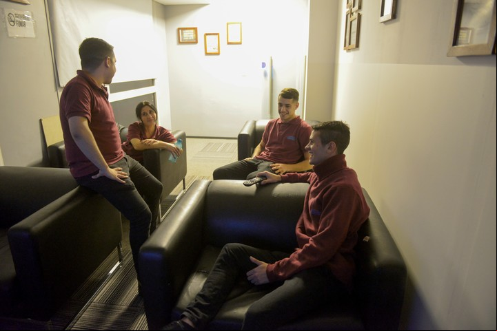 Los operadores descansan 30 minutos cada dos horas. Fotos: Mario Quinteros y Martín Bonetto.