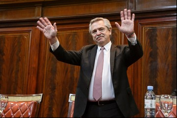 Otro revés para Alberto Fernández: no tuvo suficientes anotados y levantaron su curso de Derecho en la UBA
