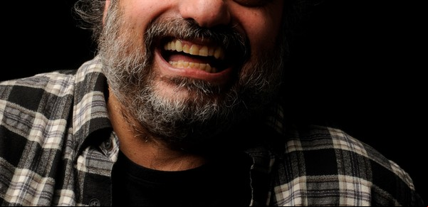 Standaperos, las pistas del humor "argento"