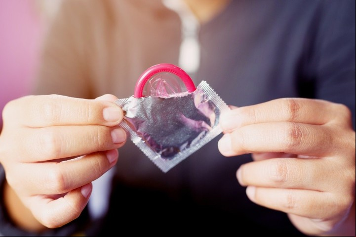 Hay una idea errónea de que el placer sexual es mayor sin preservativo.