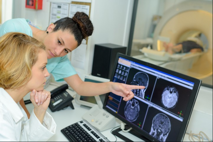 Las prepagas aumentarán 4,5% este mes y otro 5,5% en mayo. Foto Shutterstock