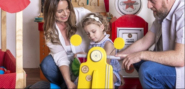 Arrancaron con un espacio lúdico para sus hijos y hoy hacen fiestas para 2.500 chicos a la vez