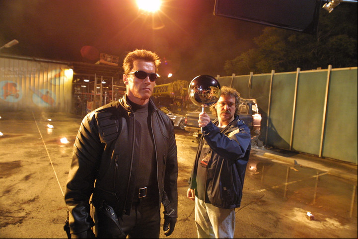 Con Arnold Schwarzenegger, en el rodaje de "Terminatior 3" (2003), donde el argentino supervisó los efectos visuales. ARCHIVO CLARIN