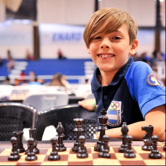 El argentino Ilan Schnaider con  8 años, es el mejor ajedrecista del mundo