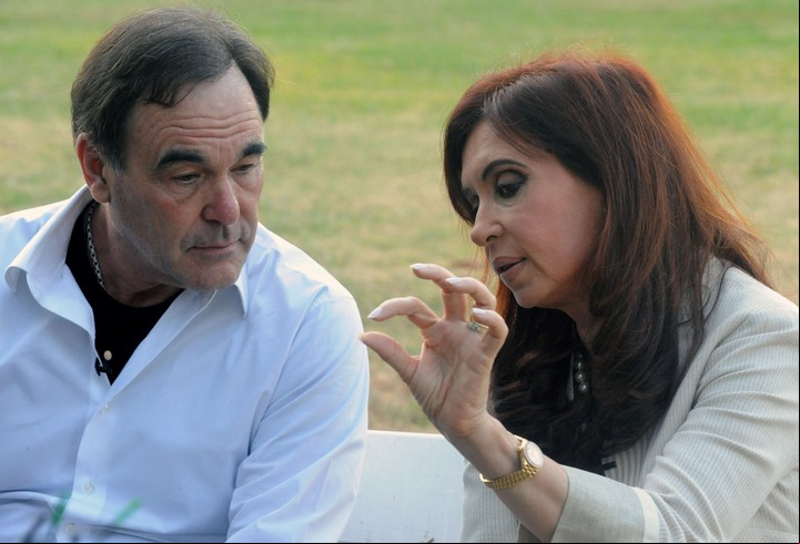 Con Cristina Fernández de Kirchner. Escena de la película "Al sur de la frontera" (2009).