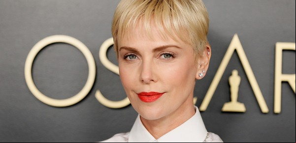 La actriz Charlize Theron cedió su Instagram a una joven con VIH para dar voz a los seropositivos