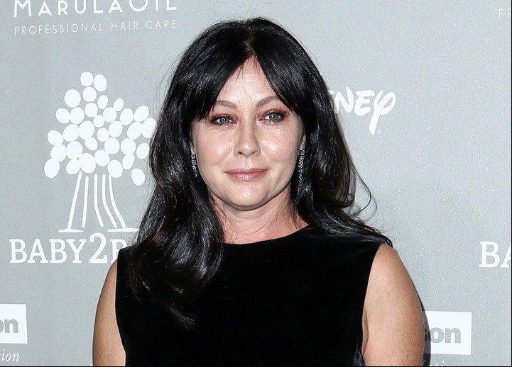 Shannen Doherty contó su drama en su propio podcast. Pero aún así dice creer en el amor. Foto: AP