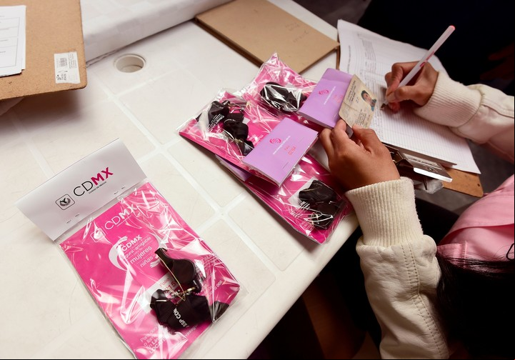 Kit contra abusos que distribuyó el gobierno de la Ciudad de México. Foto: AFP