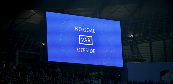 Un histórico entrenador del Arsenal propone un cambio radical en la regla del offside