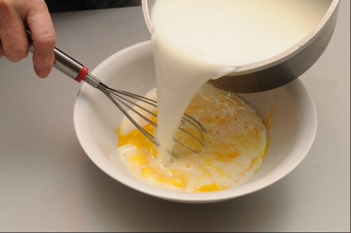 Receta de flan de coco, paso 3 (Foto: Gerardo Dell Oro).