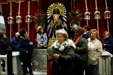 Coronavirus en España: por temor al contagio, el Cristo de Medinaceli ya no se puede tocar ni besar