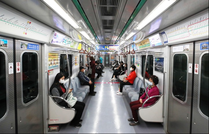 Distancia. El subte en Seúl, Corea del Sur. /EFE