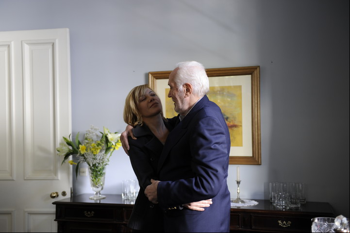 Escena clave de la historia, con un duelo actoral entre Cecilia Roth y Federico Luppi. foto: Lucía Merle.