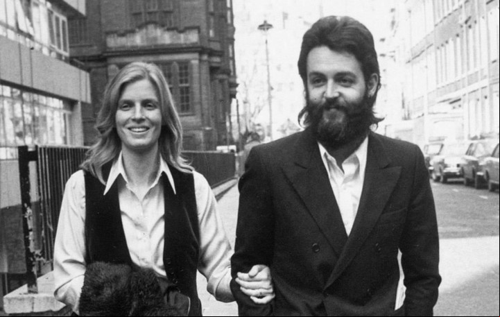 Linda Eastman y Paul McCartney. Ella murió por un cáncer de mama el 17 de abril de 1998.