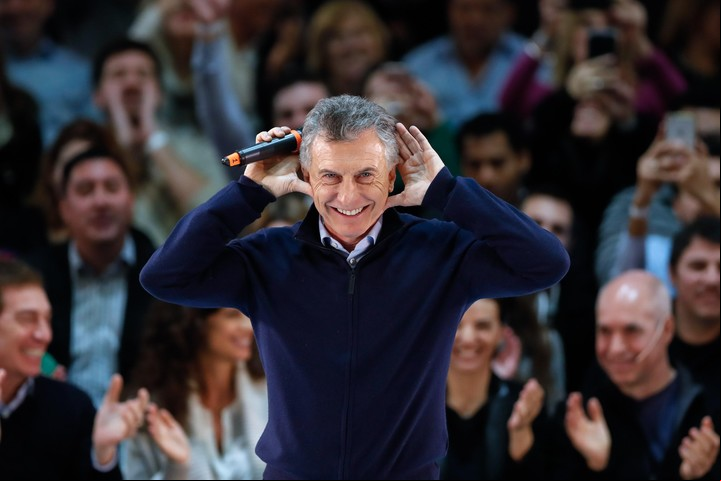 Macri hizo el Topo Gigio en el cierre de campaña de 2019. (Foto: EFE/ Juan Ignacio Roncoroni