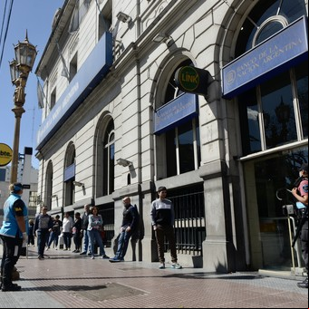Reabren al público los bancos:  hasta la mitad de los turnos son "rebotados"