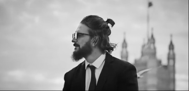 Ricardo Arjona hizo la gran "Sorpresa y media" y armó su propia beatlemanía con cuatro fans en Abbey Road