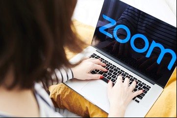 Trabajar por Zoom para el exterior y cobrar en dólares: cómo es el nuevo sistema que lo facilita