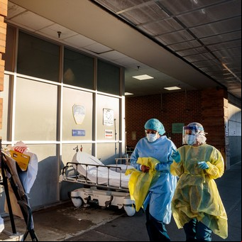 Coronavirus en EE.UU.: Lo que los médicos del frente de batalla desearían haber sabido hace un mes