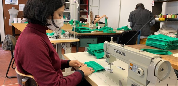 Barbijos, combis y control de temperatura: el debut de "nueva cuarentena" en las industrias