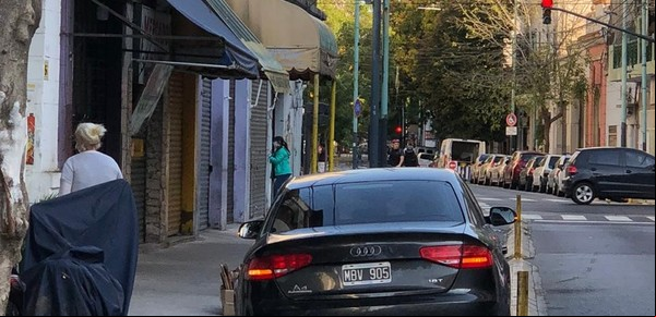 Coronavirus: con el tránsito volvieron los que estacionan en cualquier lado y suman grúas para levantarlos