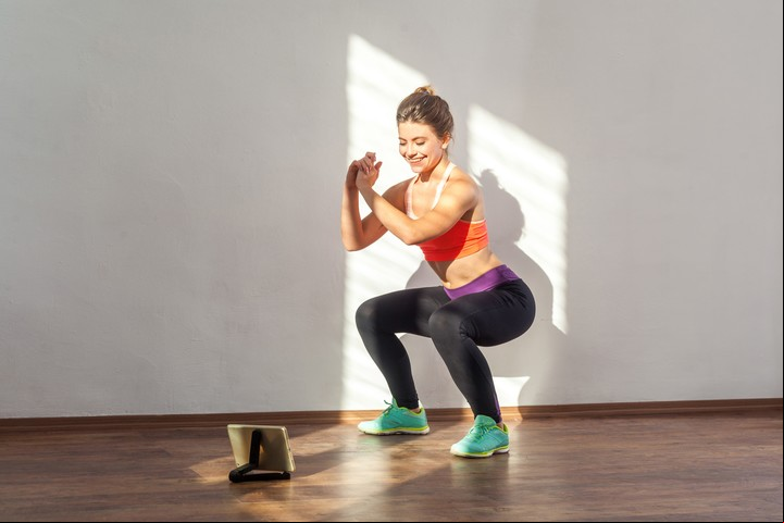 La sentadilla, un clásico para el trabajo de piernas y glúteos.