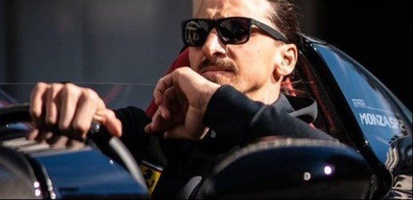 Zlatan Ibrahimovic fue escrachado por manejar una Ferrari "floja de papeles"
