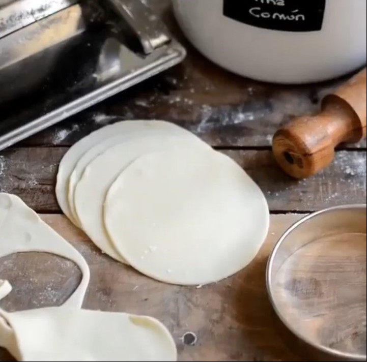 La masa de empanadas es sencilla de preparar. Foto: @cocinarencasa