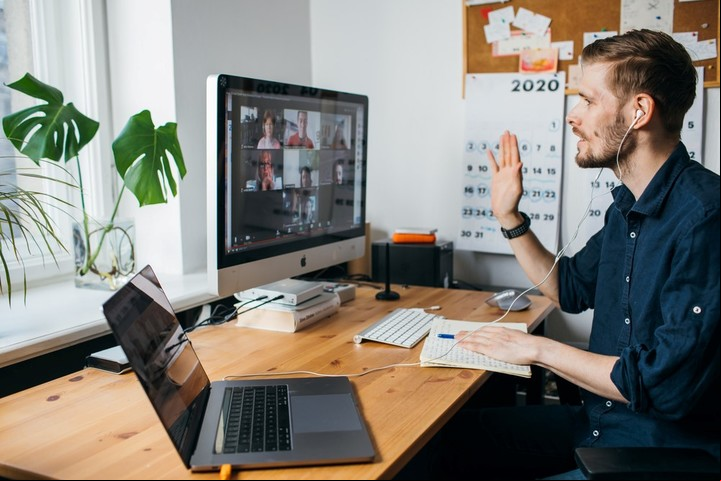 Reuniones de trabajo sin moverse de casa y con empresas del exterior. Foto: Shutterstock.