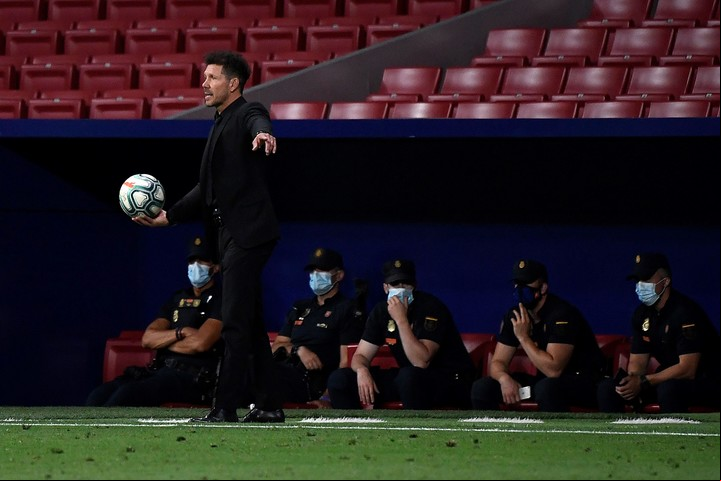 El Cholo Simeone, durante el último partido que disputó Atlético de Madrid ante Mallorca por LaLiga. (Foto: AFP)