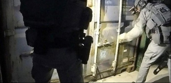 Macabro hallazgo en los Países Bajos: encontraron una cámara de tortura escondida en un contenedor