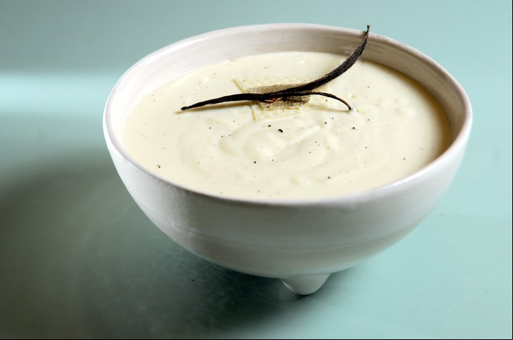 Mousse de chocolate blanco (Emiliana Miguelez).