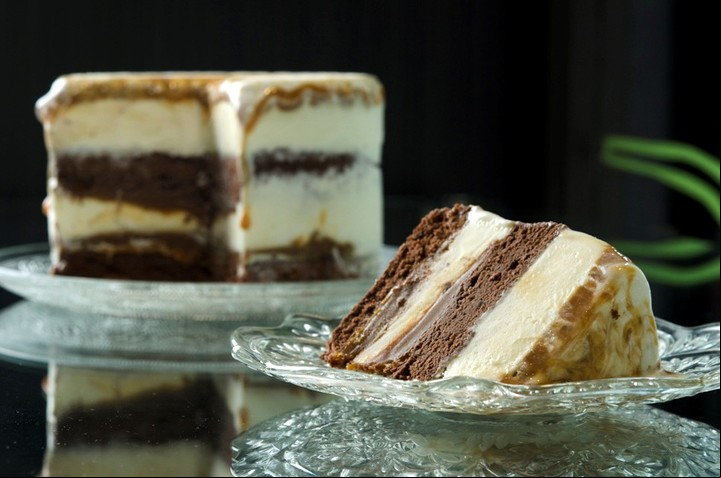 Torta helada de chocolate blanco.