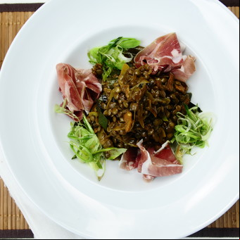 Estofado de lentejas y jamón crudo