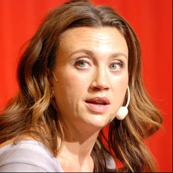 Un plan criminal para huir del machismo, según la best seller Camilla Läckberg
