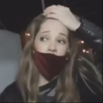 Así le robaron a una movilera mientras realizaba una nota en vivo