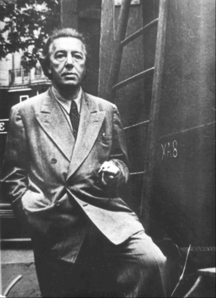 El fotografo y escritor s Andre Breton, uno de los impulsores del movimiento surrealista. / Foto: Archivo Clarín
