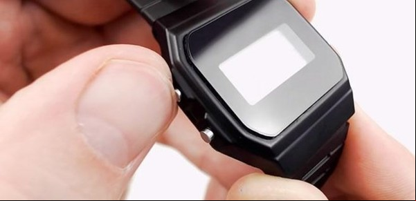 Modificaron un viejo Casio en un reloj inteligente que incluso abre puertas