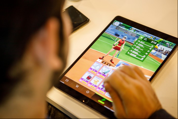 La industria necesita programadores y testers de videojuegos, y les paga buenos sueldos. Foto: Archivo Clarín.