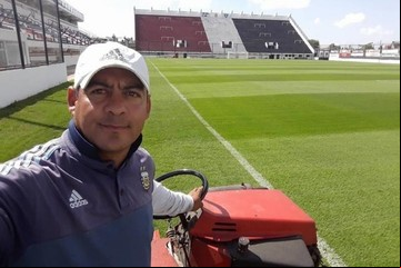 Los secretos del "jardinero" de Chacarita  que todos los clubes de fútbol iran