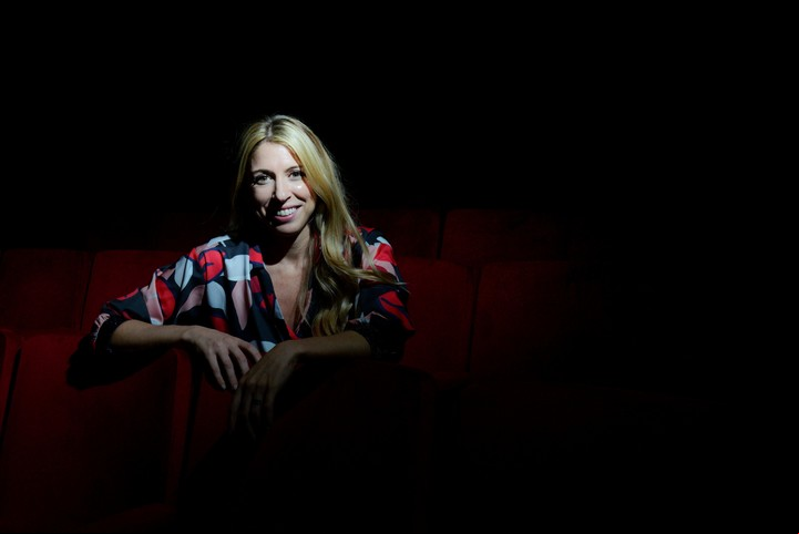 Florencia Bertotti, ancho de espadas con su "Floricienta"..