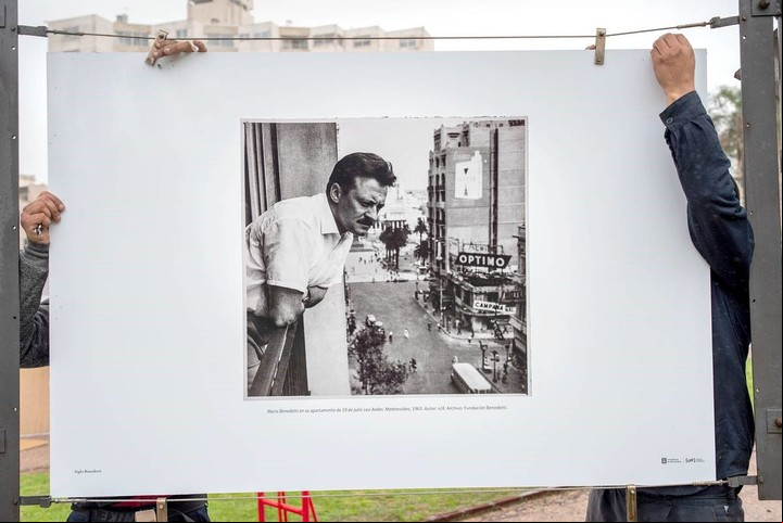 Fotogalería en el Parque Rodó en Montevideo: la muestra que celebra el centenario de Mario Benedetti.