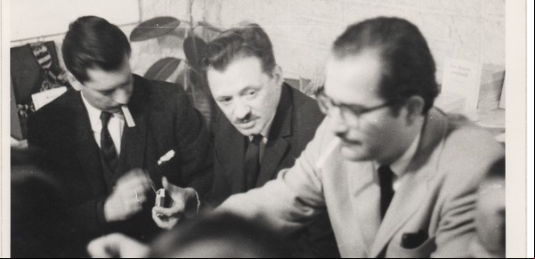 De Mario Benedetti a Julio Cortázar: "Estoy vitaliciamente condenado a escribir poemas"