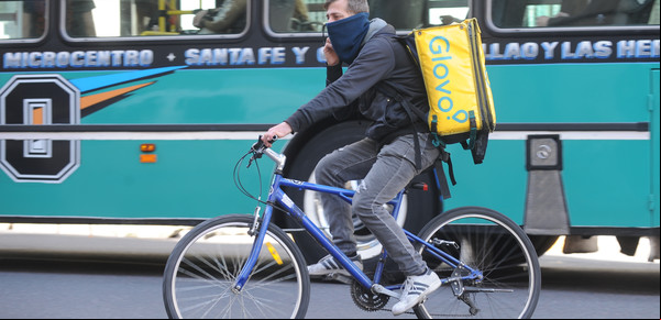 Sigue creciendo el uso de apps de delivery, pero hay pocos datos sobre sus trabajadores y s