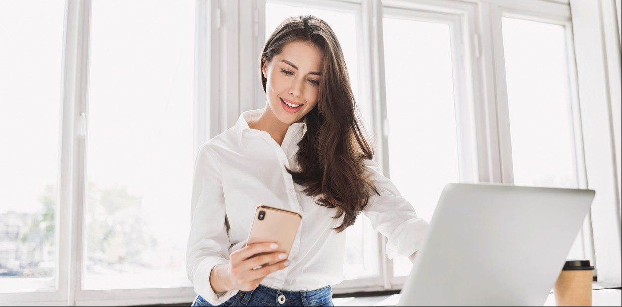 En el trabajo o en nuestra casa, seguimos encendidos, siempre. Conexión. ¿Es lógico no apagar nunca la laptop o la PC?/. Foto Shutterstock.