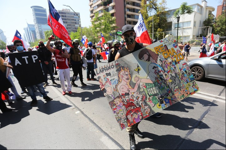 Marcha por el "Rechazo" del próximo plebiscito, en Santiago (Chile). Foto EFE