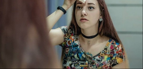 La extraña enfermedad de una mujer que no puede reconocer ni su propio rostro