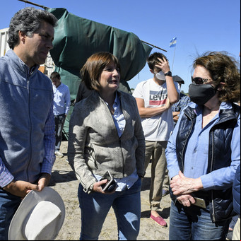 Patricia Bullrich, junto a los hermanos Etchevehere: le pidió al Gobierno una postura "clara" sobre la propiedad privada