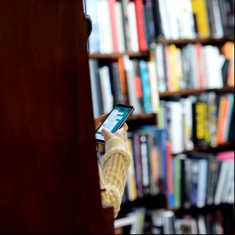 De las redes a las bibliotecas: una colección de libros de "instapoets"