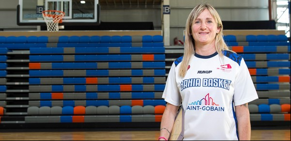 Abriendo caminos: Laura Cors, la primera entrenadora en dirigir en la Liga Nacional de básquetbol